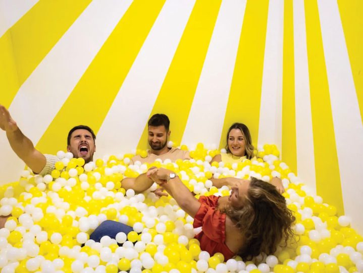 group-activities-split-ball-pit-IqM3ZH3sIi8madZY